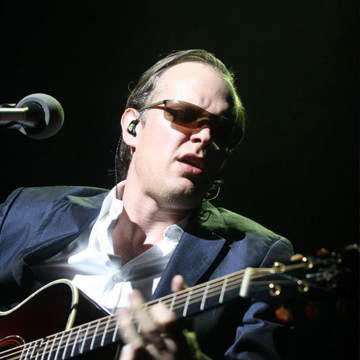 myRockworld concert review - Joe Bonamassa live in munich at the small Olympiahall 12.3.2013 After watching Joe Bonamassa 4 times in the last 2 years, i was surprised how tight the band now is.
