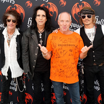 myRockworld memorabilia: The Hollywood Vampires - Joe Perry ( Aerosmith ), Alice Cooper and Johnny Depp signed The XXL3 Signature myRockworld UNIKAT Shirt 